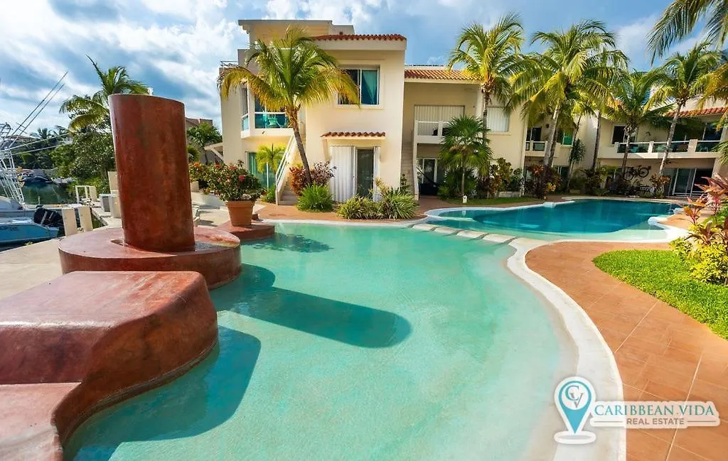 Stunning Large Remodeled Penthouse-Big Canal Views Puerto Aventuras