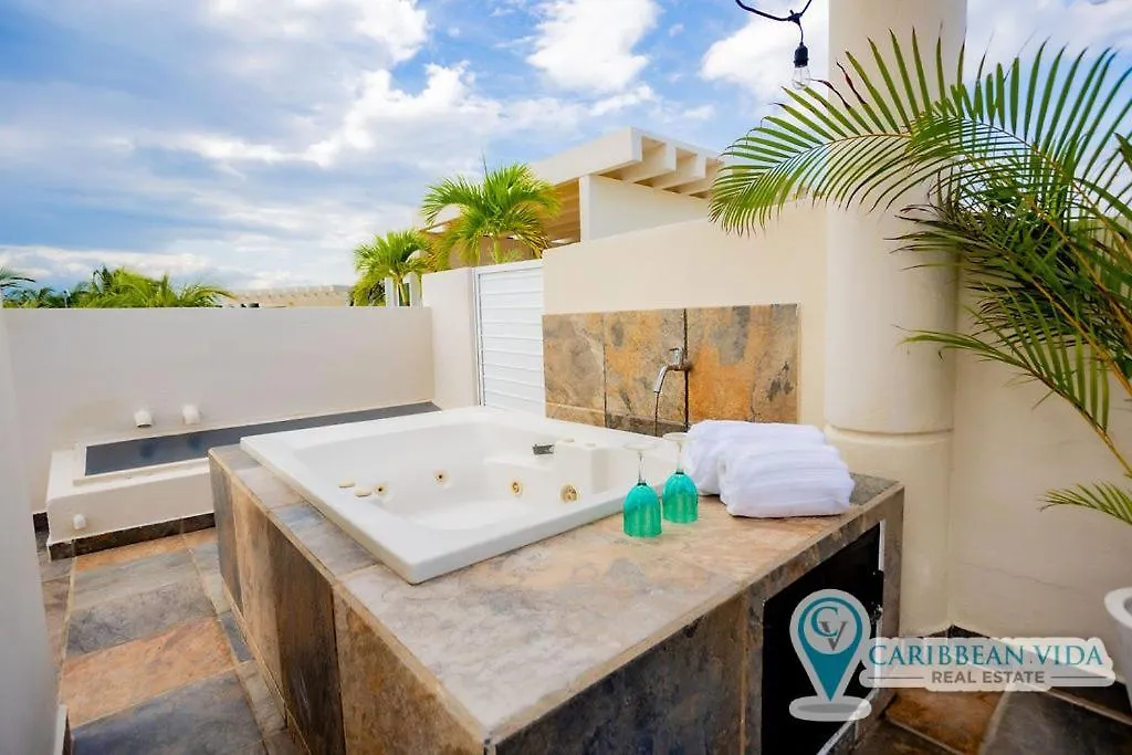 Stunning Large Remodeled Penthouse-Big Canal Views Puerto Aventuras