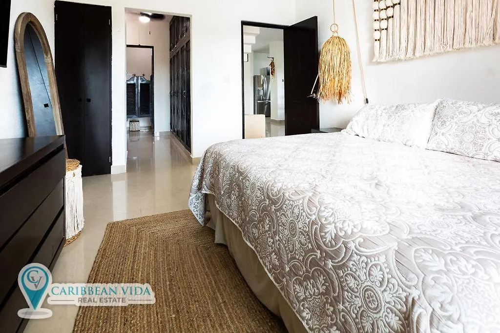 Stunning Large Remodeled Penthouse-Big Canal Views Puerto Aventuras