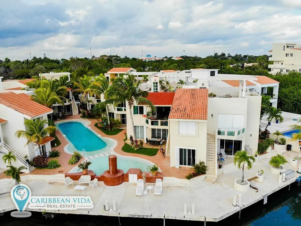 Stunning Large Remodeled Penthouse-Big Canal Views Puerto Aventuras Apartment