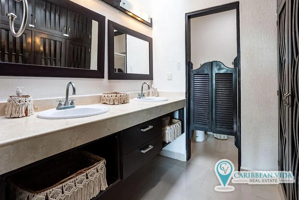Stunning Large Remodeled Penthouse-Big Canal Views Puerto Aventuras Apartment