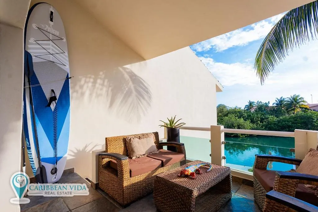 Stunning Large Remodeled Penthouse-Big Canal Views Puerto Aventuras Apartment