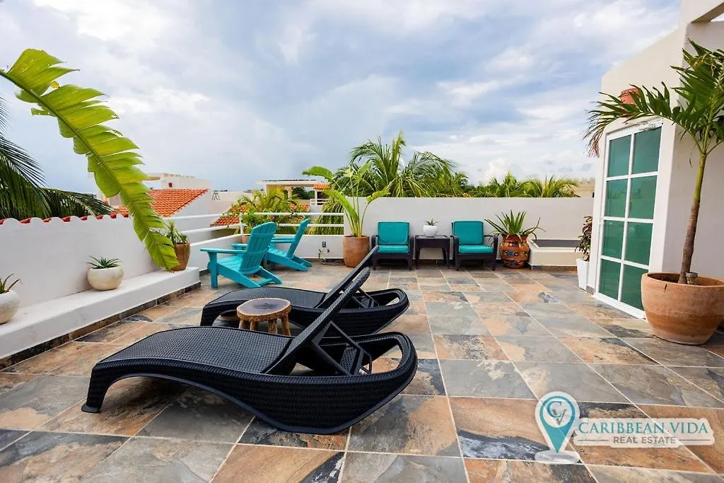 Stunning Large Remodeled Penthouse-Big Canal Views Puerto Aventuras